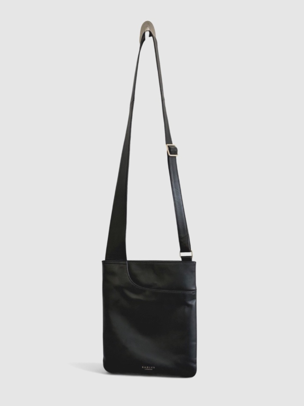Radley London Pockets Black Leather Slim Crossbody Bag / Purse Scottie Dog Charm - Picture 3 of 12